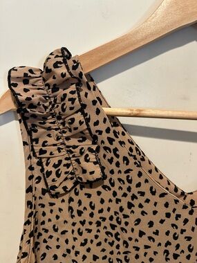 Women’s Ruffle Shoulder Leopard Print in Tan and Black